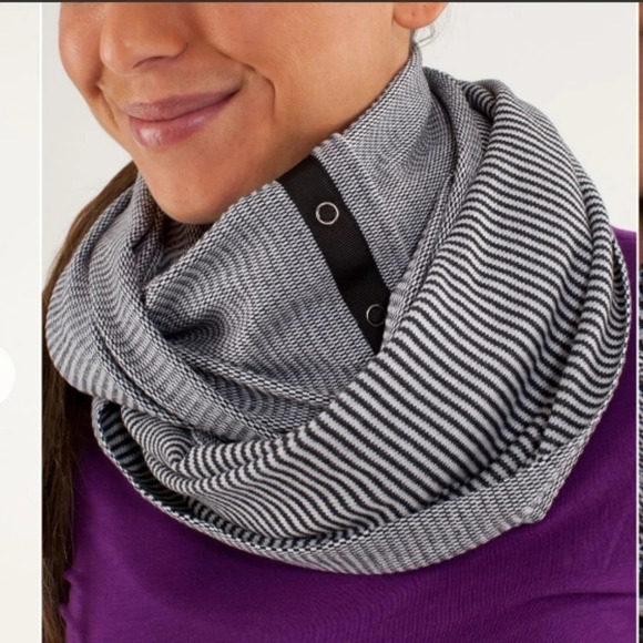 Lululemon Vinyasa Scarf Wrap One Size Mini Pique Check Black & White Stripe - Picture 4 of 9